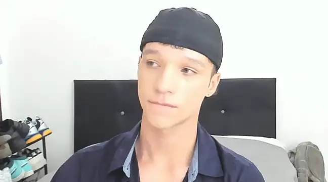 Snapshot of angelcortes chatting on 01/06/25, 12:02 angelcortes online show from 01/06/25, 12:02