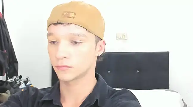 Snapshot of angelcortes chatting on 01/07/25, 08:52 angelcortes online show from 01/07/25, 08:52