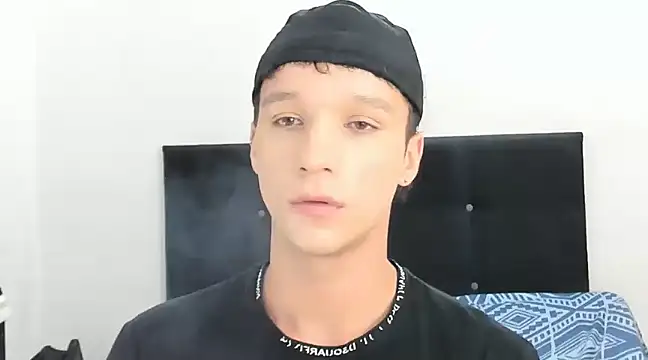 Snapshot of angelcortes chatting on 01/17/25, 11:49 angelcortes online show from 01/17/25, 11:49