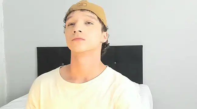 Snapshot of angelcortes chatting on 02/25/25, 04:57 angelcortes online show from 02/25/25, 04:57