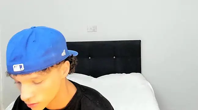 Snapshot of angelcortes chatting on 03/14/25, 10:27 angelcortes online show from 03/14/25, 10:27