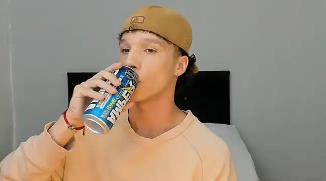 Snapshot of angelcortes chatting on 03/15/25, 06:54 angelcortes online show from 03/15/25, 06:54