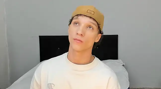 Snapshot of angelcortes chatting on 03/21/25, 03:57 angelcortes online show from 03/21/25, 03:57