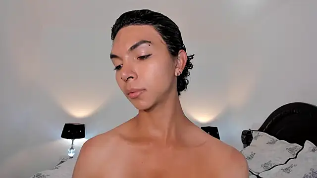 Snapshot of xhenisa_ chatting on 01/23/25, 08:45 xhenisa online show from 01/23/25, 08:45