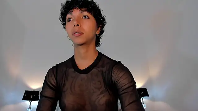 Snapshot of xhenisa_ chatting on 03/15/25, 08:10 xhenisa online show from 03/15/25, 08:10