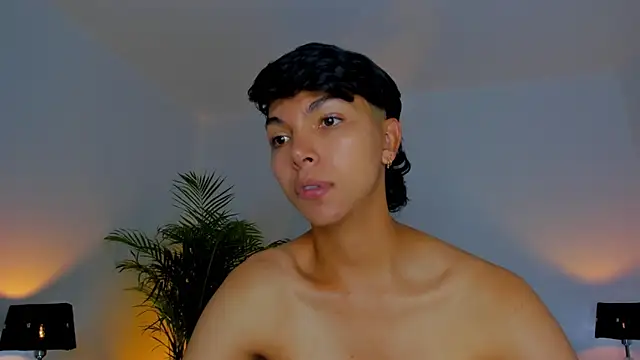 Snapshot of xhenisa_ chatting on 09/23/25, 09:18 xhenisa online show from 09/23/25, 09:18