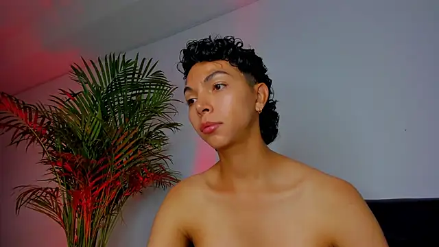 xhenisa  online show from 11/20/25, 08:52