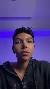 xhenisa  online show from 01/15/26, 02:38