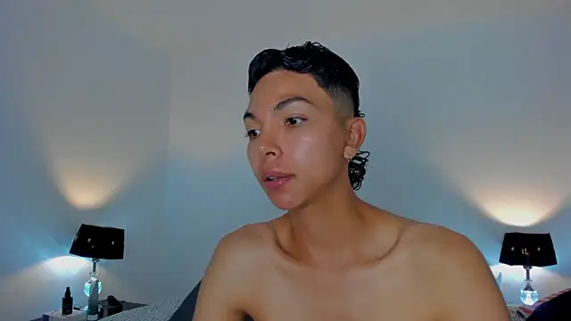 xhenisa  online show from 03/10/26, 08:58
