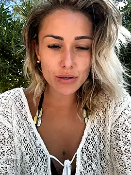 petrouchkaaa  online show from 09/17/25, 12:29