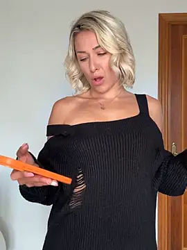 petrouchkaaa  online show from 04/14/26, 08:31