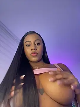 Snapshot of charlotteeruss chatting on 09/21/25, 10:22 charlotteeruss online show from 09/21/25, 10:22