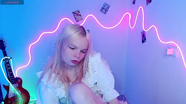 Emily Nyaffee online show from 10/30/25, 04:52