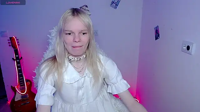 Snapshot of Emily_Nyaffee chatting on 03/06/26, 10:45 Emily Nyaffee online show from 03/06/26, 10:45