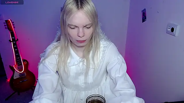 Snapshot of Emily_Nyaffee chatting on 03/07/26, 10:18 Emily Nyaffee online show from 03/07/26, 10:18