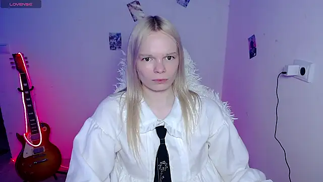 Snapshot of Emily_Nyaffee chatting on 03/09/26, 08:51 Emily Nyaffee online show from 03/09/26, 08:51