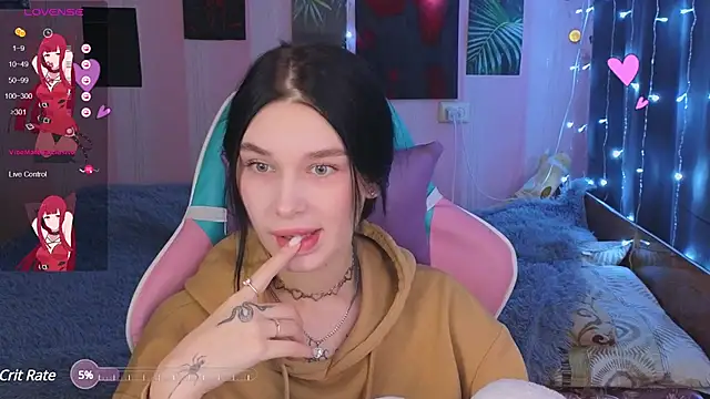 Snapshot of Amanda_Tender chatting on 12/04/24, 09:13 Amanda Tender online show from 12/04/24, 09:13