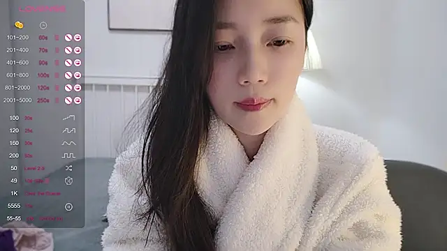 Snapshot of A-xena chatting on 12/27/24, 02:33 A-xena online show from 12/27/24, 02:33