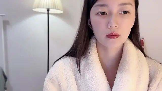 Snapshot of A-xena chatting on 01/04/25, 02:25 A-xena online show from 01/04/25, 02:25