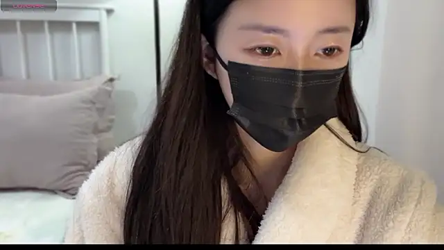 Snapshot of A-xena chatting on 01/14/25, 01:17 A-xena online show from 01/14/25, 01:17