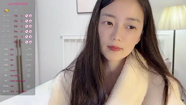 Snapshot of A-xena chatting on 02/18/25, 01:44 A-xena online show from 02/18/25, 01:44