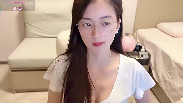 Snapshot of A-xena chatting on 09/24/25, 02:31 A-xena online show from 09/24/25, 02:31