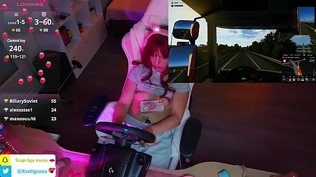 Snapshot of PetiteAngel666 chatting on 01/06/25, 09:19 PetiteAngel666 online show from 01/06/25, 09:19