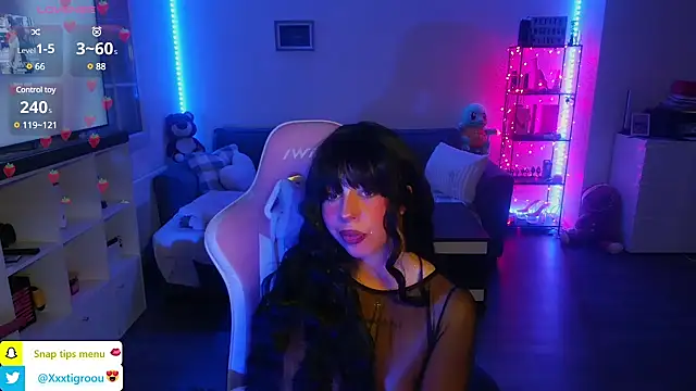 Snapshot of PetiteAngel666 chatting on 02/02/25, 04:59 PetiteAngel666 online show from 02/02/25, 04:59