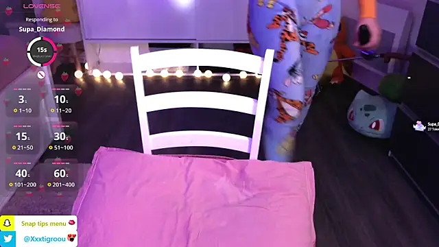 Snapshot of PetiteAngel666 chatting on 02/11/25, 09:35 PetiteAngel666 online show from 02/11/25, 09:35