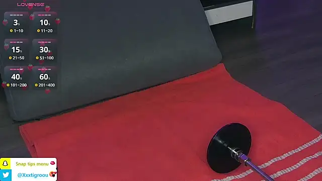 Snapshot of PetiteAngel666 chatting on 02/19/25, 12:57 PetiteAngel666 online show from 02/19/25, 12:57