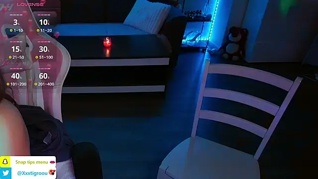 Snapshot of PetiteAngel666 chatting on 02/22/25, 07:23 PetiteAngel666 online show from 02/22/25, 07:23