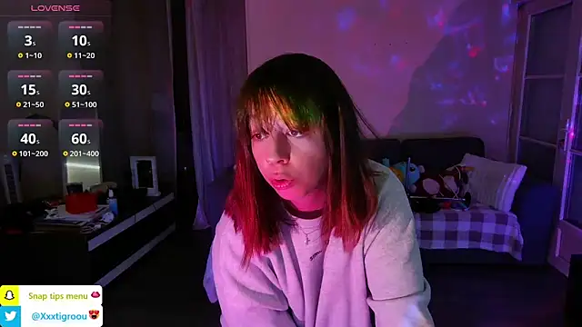 Snapshot of PetiteAngel666 chatting on 03/19/25, 08:22 PetiteAngel666 online show from 03/19/25, 08:22