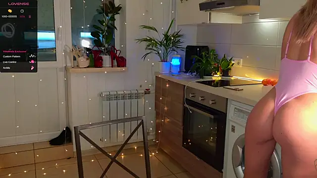 Snapshot of MissLovex chatting on 12/19/25, 03:13 MissLovex online show from 12/19/25, 03:13