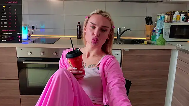 MissLovex online show from 04/15/26, 06:20