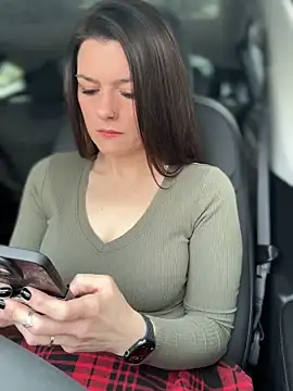 Snapshot of LadyLena1 chatting on 12/24/24, 06:39 LadyLena1 online show from 12/24/24, 06:39