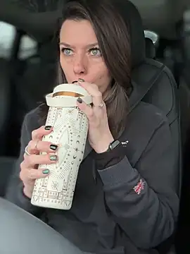 Snapshot of LadyLena1 chatting on 01/04/25, 04:32 LadyLena1 online show from 01/04/25, 04:32