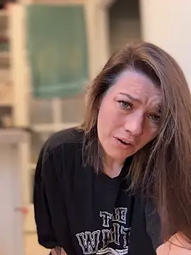 Snapshot of LadyLena1 chatting on 02/07/25, 06:24 LadyLena1 online show from 02/07/25, 06:24