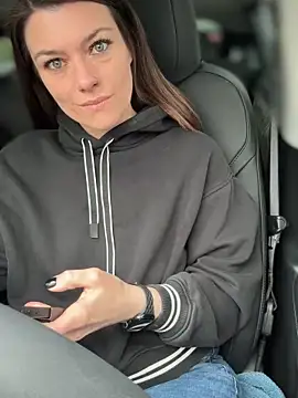 Snapshot of LadyLena1 chatting on 02/19/25, 06:10 LadyLena1 online show from 02/19/25, 06:10