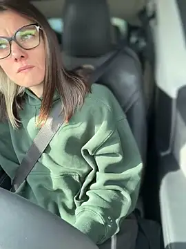 Snapshot of LadyLena1 chatting on 11/06/25, 07:48 LadyLena1 online show from 11/06/25, 07:48