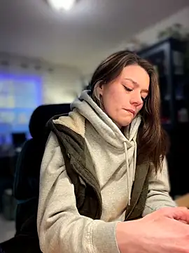 Snapshot of LadyLena1 chatting on 11/08/25, 12:11 LadyLena1 online show from 11/08/25, 12:11