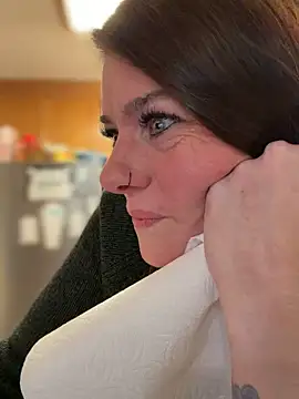 Snapshot of LadyLena1 chatting on 12/03/25, 12:07 LadyLena1 online show from 12/03/25, 12:07