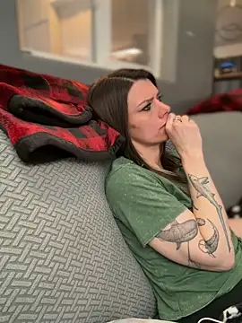 Snapshot of LadyLena1 chatting on 12/17/25, 12:05 LadyLena1 online show from 12/17/25, 12:05