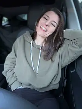 Snapshot of LadyLena1 chatting on 12/19/25, 04:14 LadyLena1 online show from 12/19/25, 04:14