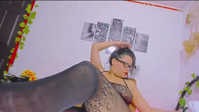 Snapshot of Alhelqueen chatting on 03/11/25, 01:34 Alhelqueen online show from 03/11/25, 01:34