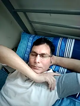 Snapshot of ZIMMY25 chatting on 05/02/26, 02:33 ZIMMY25 online show from 05/02/26, 02:33