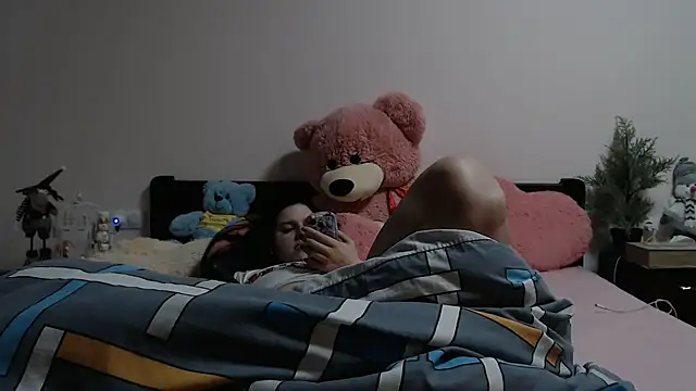 Snapshot of Annatrybebetter chatting on 03/20/25, 03:23 Annatrybebetter online show from 03/20/25, 03:23