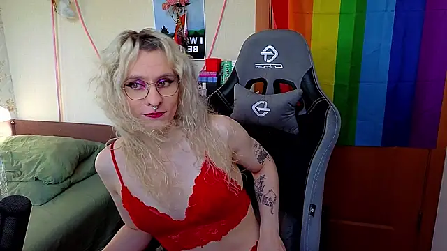 Snapshot of Lori_Myaf chatting on 07/15/26, 03:06 Lori Myaf online show from 07/15/26, 03:06