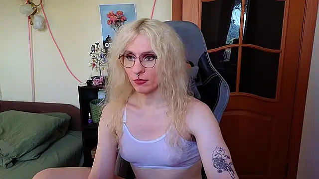 Snapshot of Lori_Myaf chatting on 08/01/26, 04:28 Lori Myaf online show from 08/01/26, 04:28