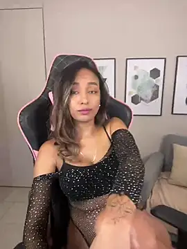 Snapshot of DianaHopson chatting on 02/28/25, 12:52 DianaHopson online show from 02/28/25, 12:52
