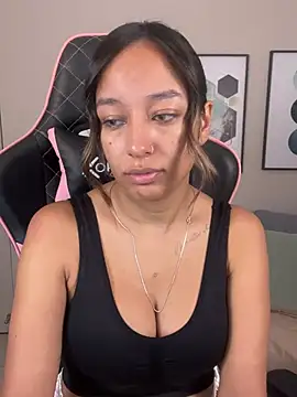 Snapshot of DianaHopson chatting on 03/02/25, 11:50 DianaHopson online show from 03/02/25, 11:50